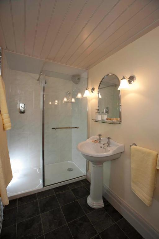 Number 5 Bed & Breakfast ชาฟท์สบรี ห้อง รูปภาพ