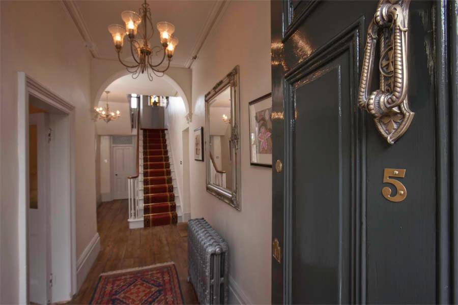 Number 5 Bed & Breakfast ชาฟท์สบรี ภายนอก รูปภาพ